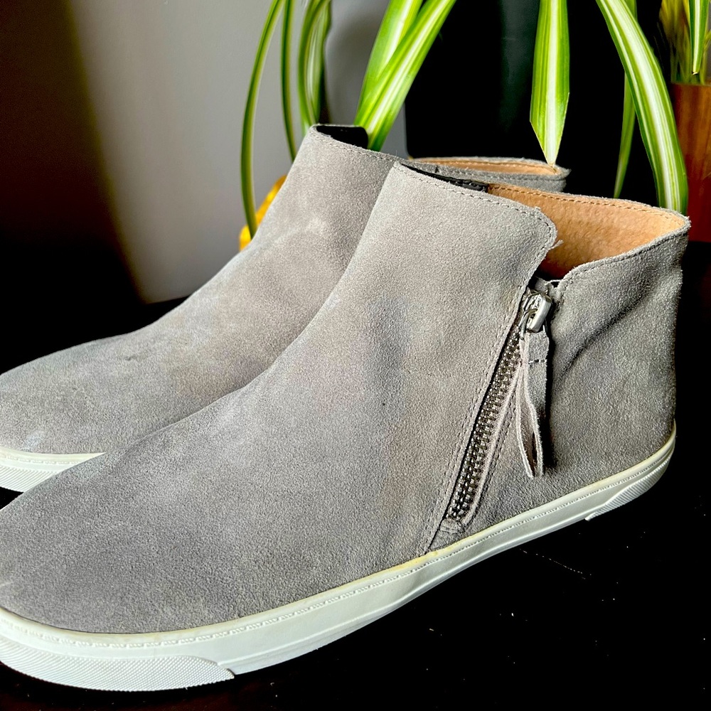 Suede side zip sneakers